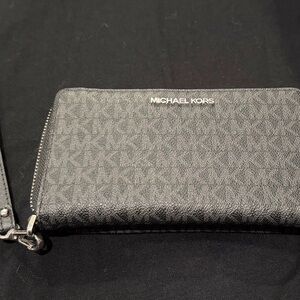 Michael Kors Black Signature Zip-Around Wristlet. 💖
